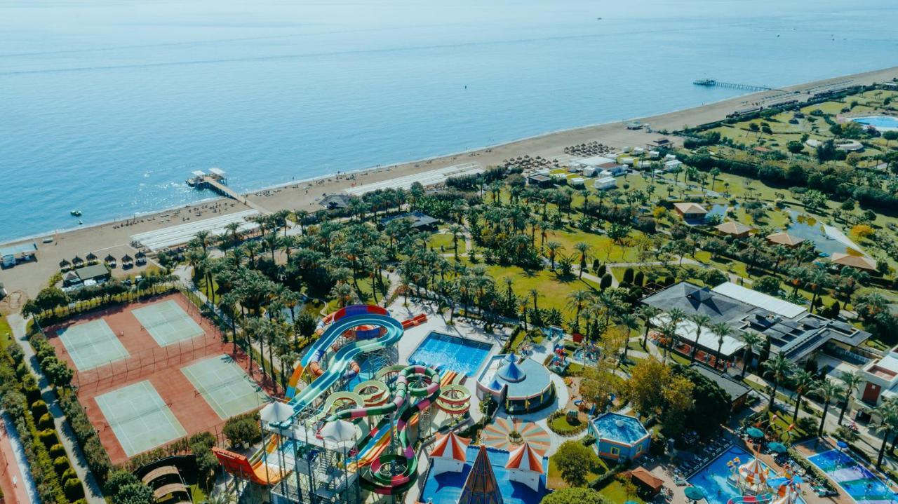 Ic Hotels Green Palace - Kids Concept Antalya Exteriér fotografie Aerial view of the water park