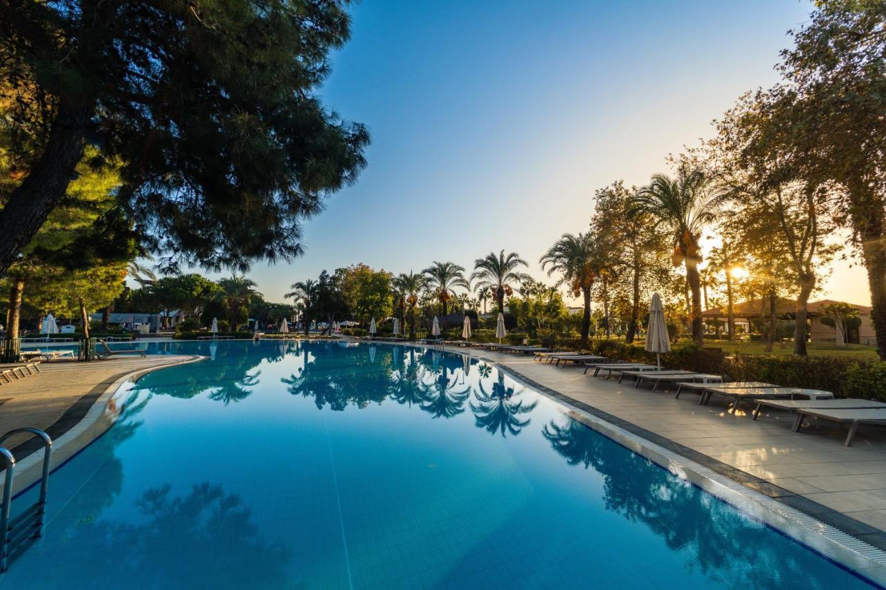 Ic Hotels Green Palace - Kids Concept Antalya Exteriér fotografie The swimming pool at the hotel