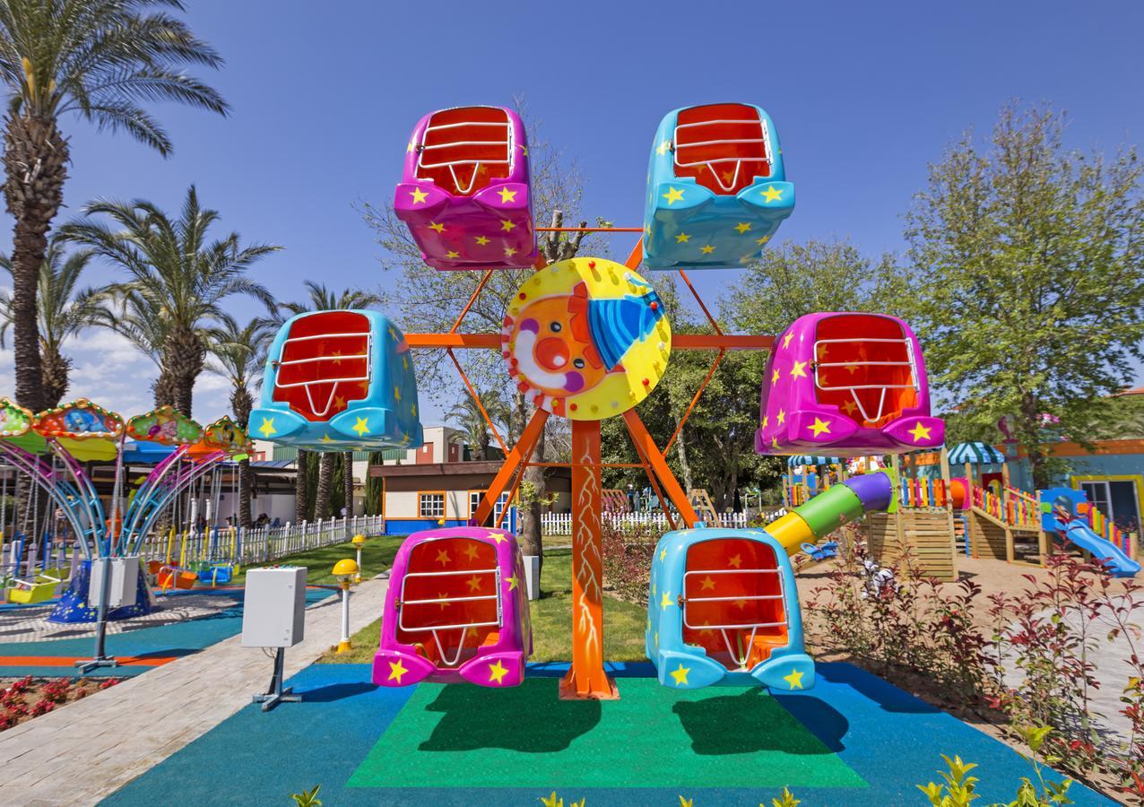 Ic Hotels Green Palace - Kids Concept Antalya Exteriér fotografie A ferris wheel at a children's park